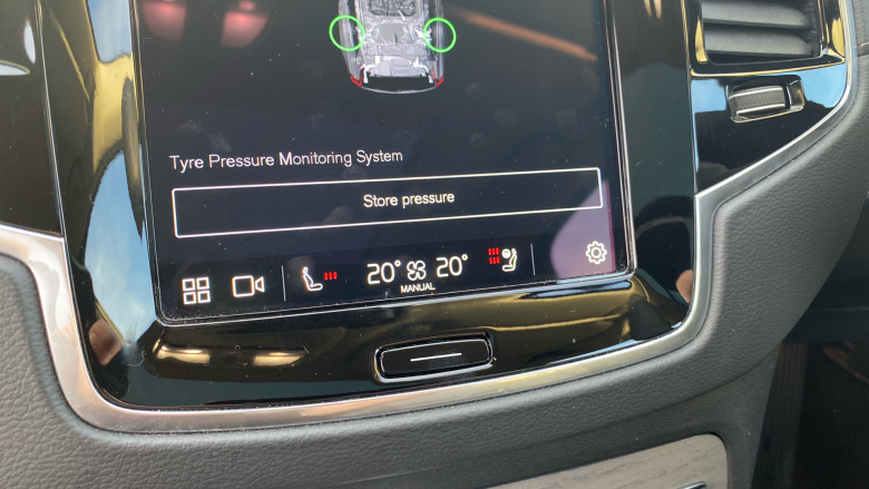 Volvo XC90 2.0 T8 PHEV Ultra Dark 5dr AWD Geartronic Estate